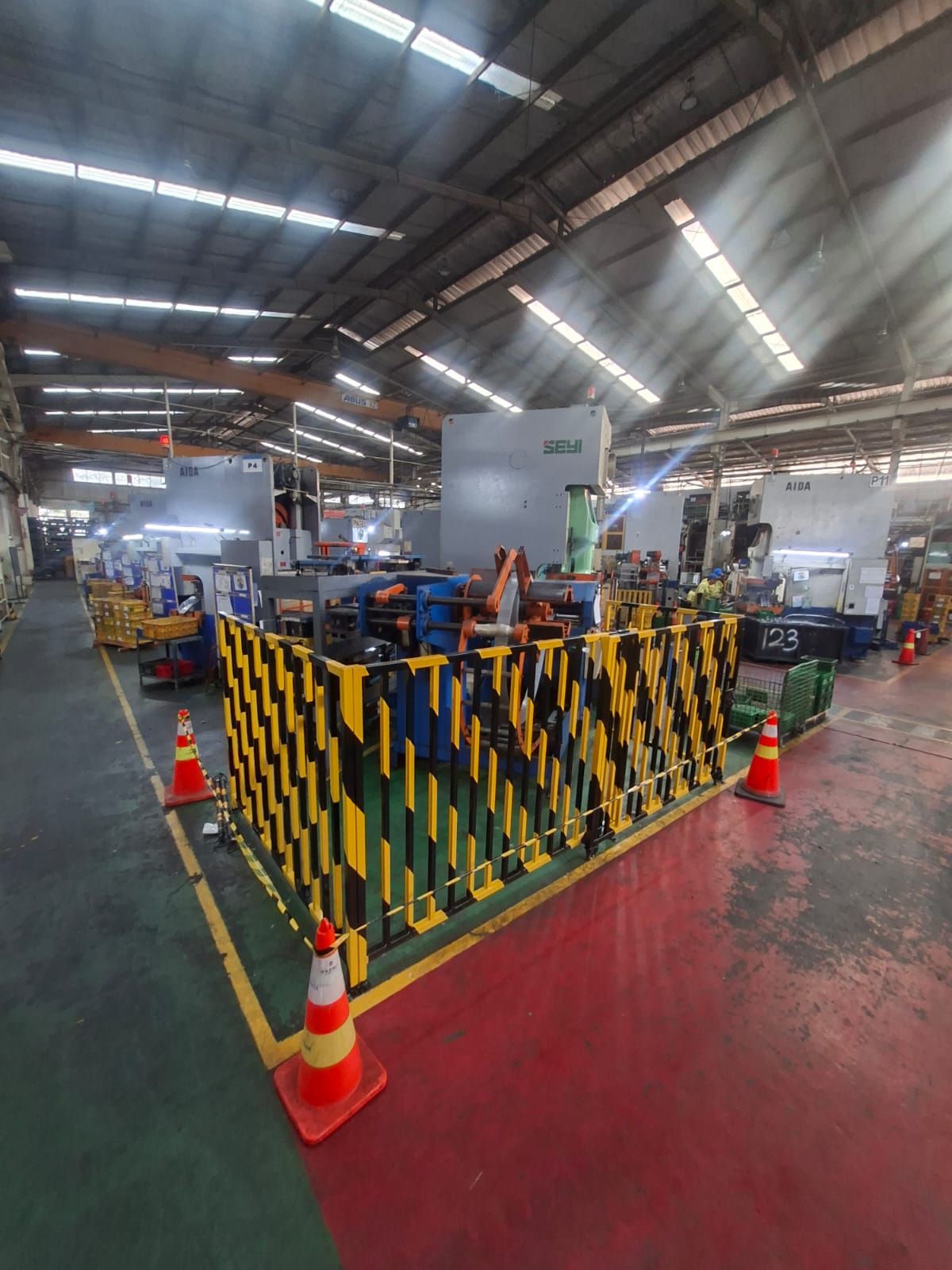 Hasil pemasangan safety fence mesin press